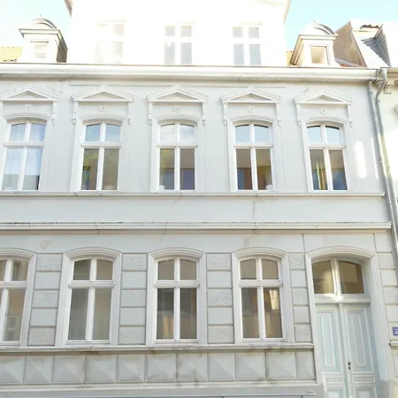 Innenstadt - 110M2 Wunderschoener Altbau Am Landesmuseum Mit 3 Schlafzimmern Und 2 Baedern Greifswald Extérieur photo