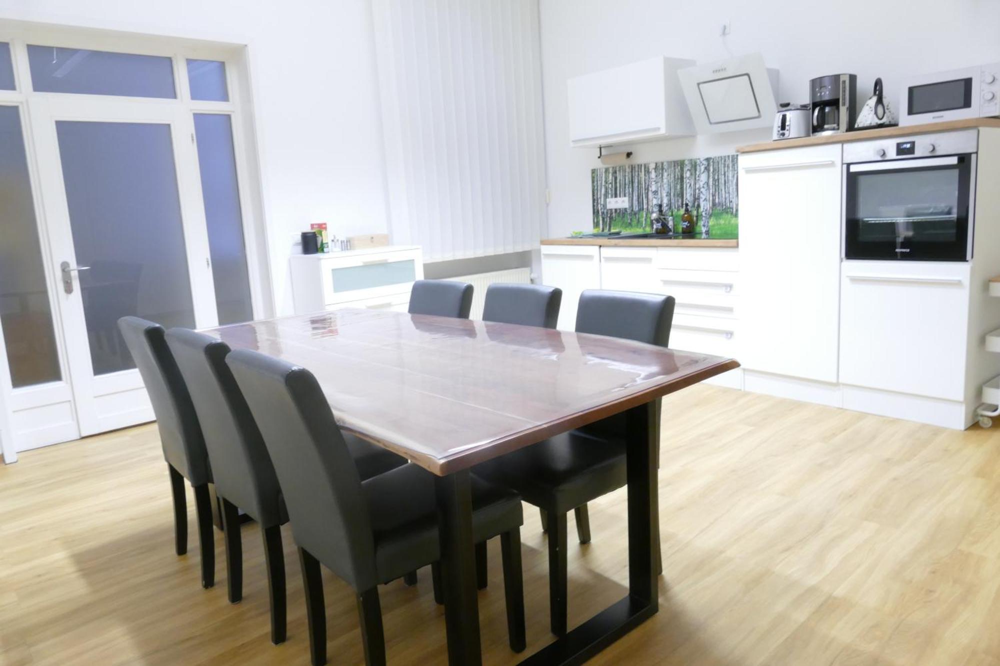 Innenstadt - 110m2 Wunderschoener Altbau Am Landesmuseum Mit 3 Schlafzimmern Und 2 Baedern Appartement *